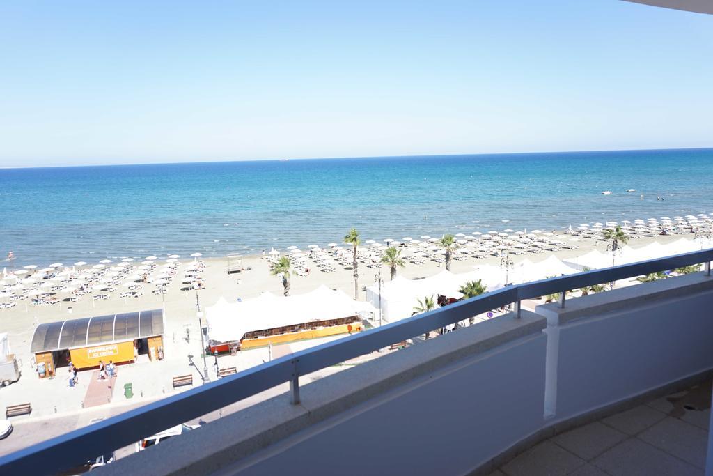 Lazuli Sea View Beachfront Ap 43 * Larnaca